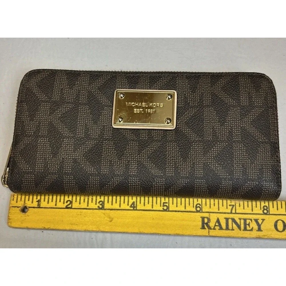 Michael Kors nice clean